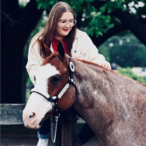 Meet your Posher, Hannah - Picture 1 of 1